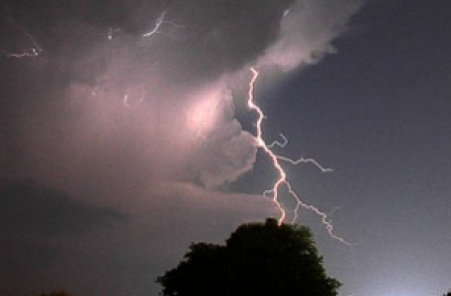 Предупреждават за гръмотевични бури в Плевен и Ловеч