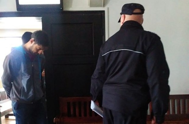 Съдът остави в ареста телефонни измамници