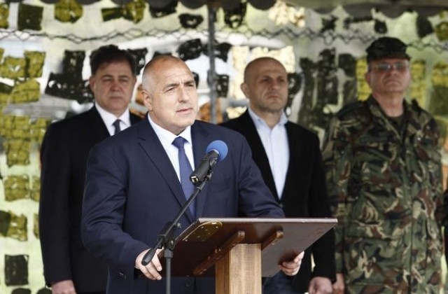 Държавата инвестира средства в модернизацията на армията, заяви министър председателя