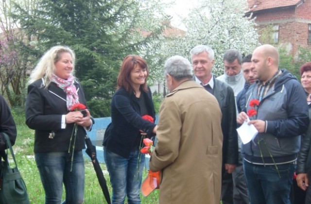 От БАС и БСП отбелязаха международния ден на политзатворниците