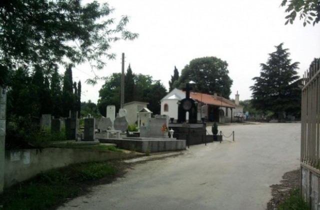 В „Аспарухово” ще чистят гробищния парк