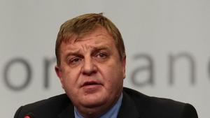 Каракачанов Турция използва т нар бежанци като инструмент за своята