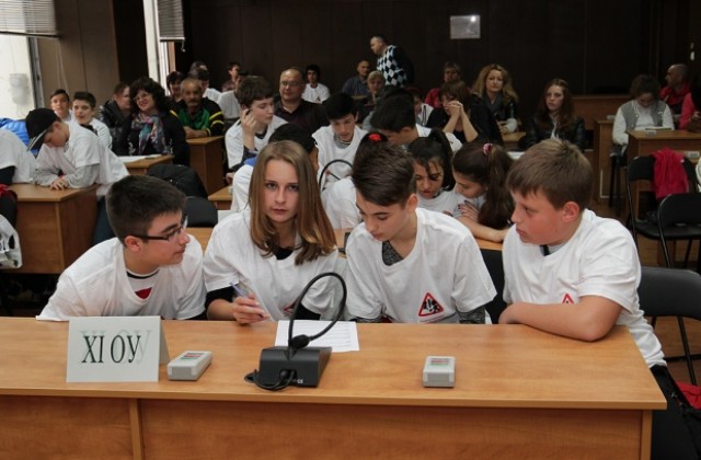 Десет училища се надпреварваха със знания по безопасност на движението