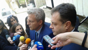 Държавата отпуска заплати от 1500 лв за лекарите и 900