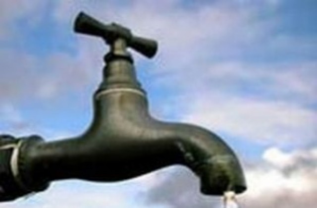 Авария остави центъра без вода, от „В и К” се надяват до час да я оправят