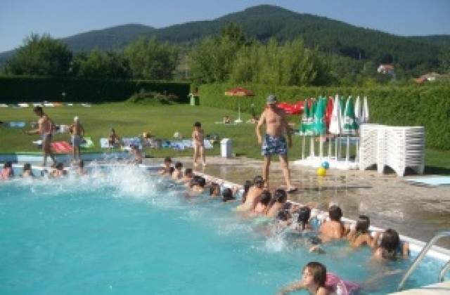 Община Кюстендил събира молби, за да разреши къпане и плуване във водни площи