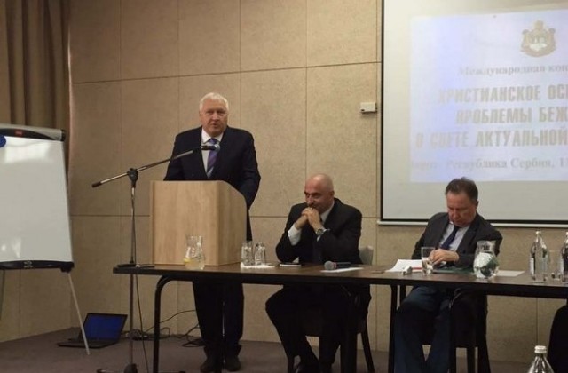 Доклад за християнското осмисляне на проблемите на бежанците изнесе Васил Антонов