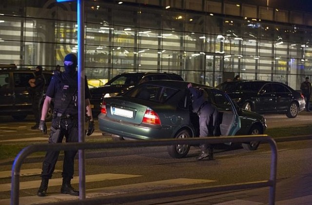 Бездомник, представил се за терорист, предизвика тревога на холандско летище