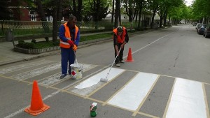 Освежават пътната маркировка в Генерал Тошево