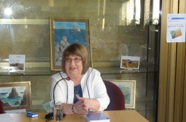 Поетесата Лили Качова представи  „Виа Понтика и кръстопътни души“ в Русе