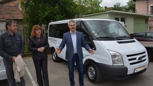 Подариха бус на Център за деца и младежи с умствени