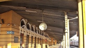 Чистят гарите в страната