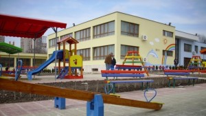 Било дискриминационно децата на редовни данъкоплатци да имат предимство за
