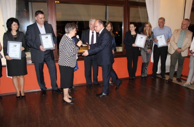 Община Стара Загора получи Голямата награда за цялостен принос в социалното развитие