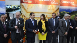 Даниел Панов и министър Николина Ангелкова откриха Международното изложение Културен