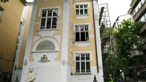 Кърпят спешно къщатамузей на Яворов в столицата