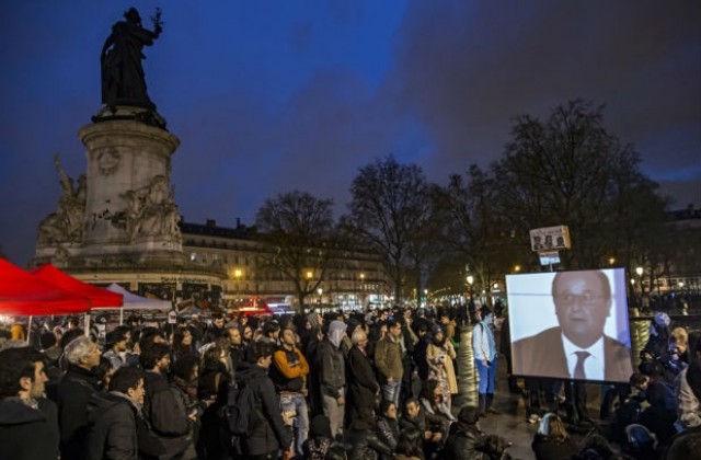 Улични безредици в Париж след интервю на Франсоа Оланд