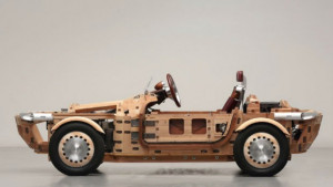 Toyota изненада с дървена кола ВИДЕО