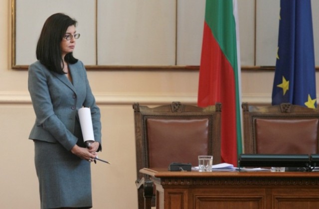 Въпрос към Кунева за комунизма предизвика лют спор в парламента