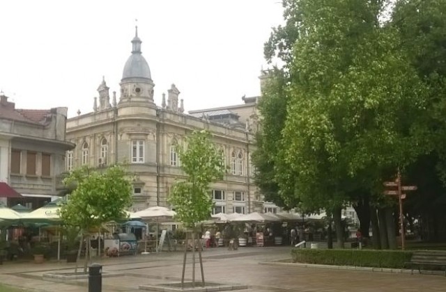 Какво остава да видим в театъра през април