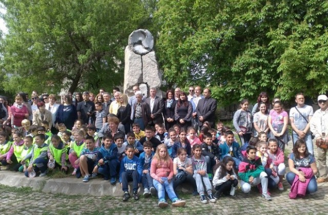 Почетоха паметта на алпинистите Людмил Янков и Стоян Наков