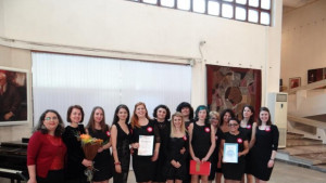 Дамски камерен хор Дунавски вълни се включи в България пее