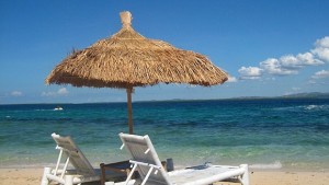 Цял остров с кристална вода и бели плажове струва 160