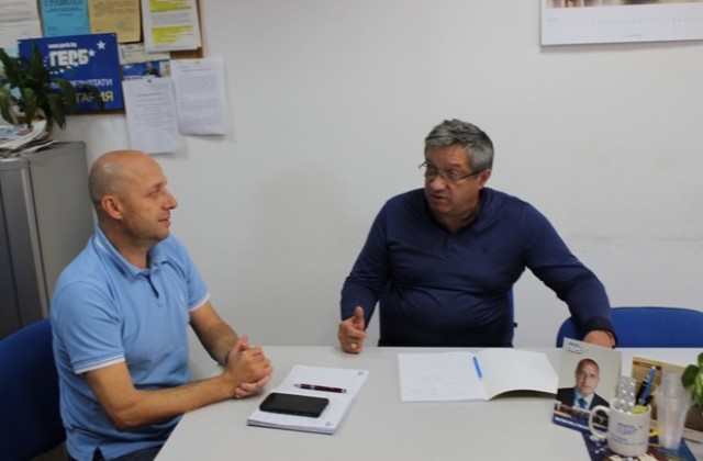 Граждани се оплакаха от автоморга, която заемала част от път