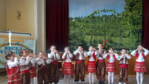 Над 100 участници се включиха в Детски фолклорен празник Весел