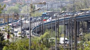 Мостът пак се задръсти колона от коли до центъра на