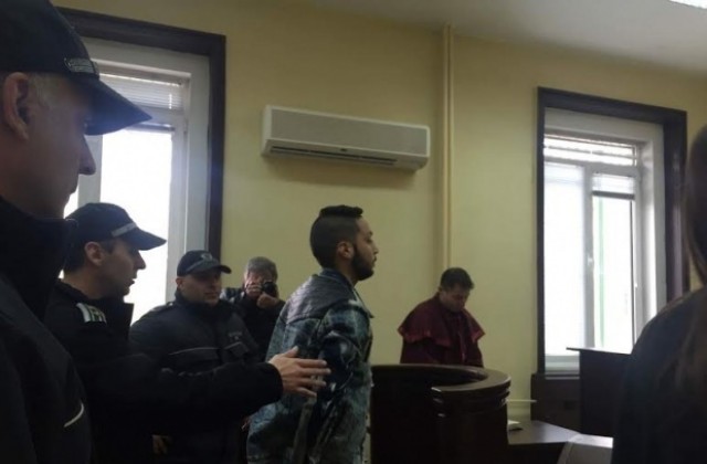 Осъдиха младежа, подал сигнал за бомба