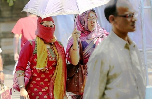 Необичайни жеги взеха най-малко 200 жертви в Индия