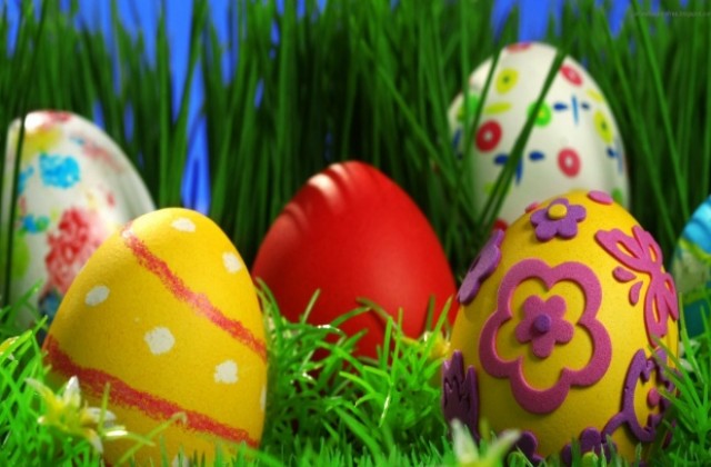 Боядисват най-голямото великденско яйце в Девня