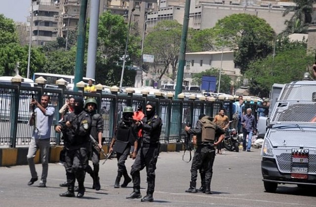 Полицай уби продавач в спор за цената на чаша чай в Кайро