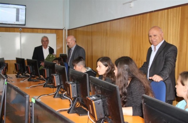 Два нови компютърни кабинета откриха в ОУ „Кирил Христов”