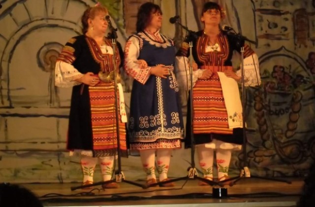 Трио „Авлига с първа награда от фестивала „Шопски наниз