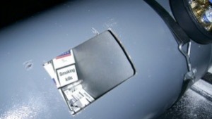 Откриха цигари без бандерол в газова бутилка на лека кола