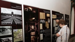 Откриха изложба Крехка толерантност