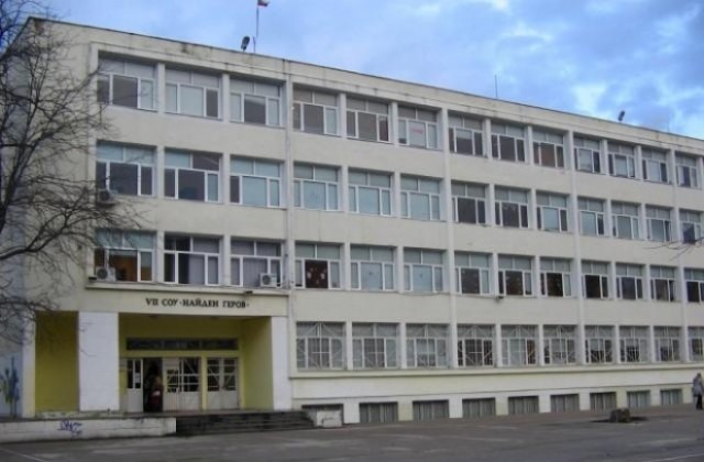 Дворовете на варненските училища затворени извън работно време