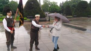 Картички по случай годишнина от Априлското въстание раздадоха от ВМРО