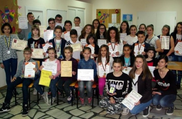 Десетки отличия за ученици от НУИПанайот Пипков от международни и национални конкурси