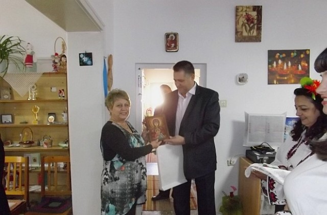 Осветиха ремонтирания Клуб на инвалида