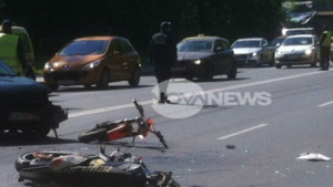 Мотор и кола се сблъскаха в София