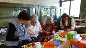 Стари и нови техники за боядисване на яйца показаха в