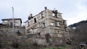 Какво се случва със семейството останало без дом след пожар