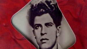 Община Димитровград раздава стихове на Пеньо Пенев в Центъра за