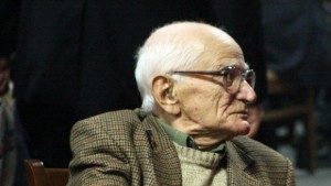 Откриха паметна плоча на Валери Петров на фасадата на дома