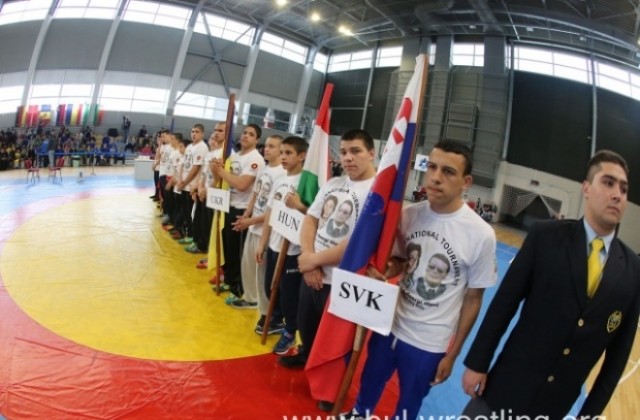 Стартира международния турнир по борба за кадети Васил и Георги Илиеви