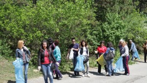 Общинари чистиха край Бедечка и на Аязмото