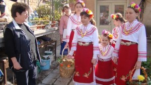Лазарки в с Добрич конкурс за венец и костюм в